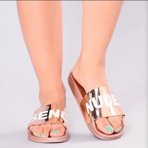 METALLIC ROSEGOLD & WHITE SLIDES ***Send Nudes***